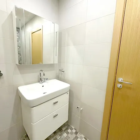 Old Views - Luxury 2bdr & Free Parking
