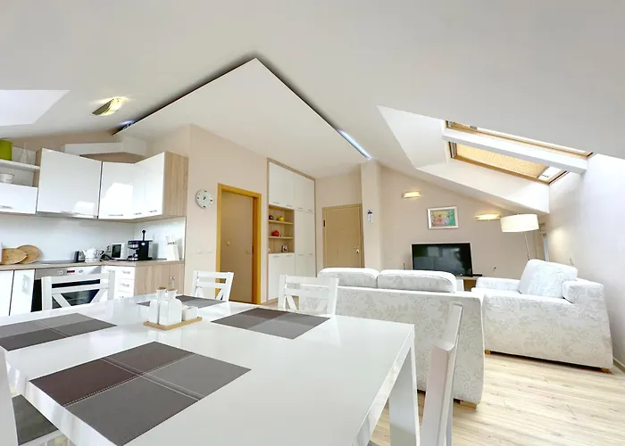 Old Views - Luxury 2bdr & Free Parking