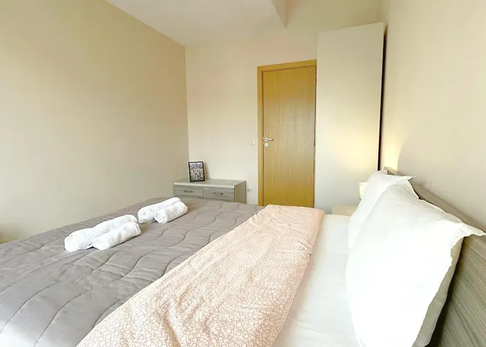 Διαμέρισμα Old Views - Luxury 2bdr & Free Parking