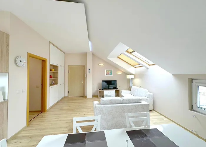 Old Views - Luxury 2bdr & Free Parking Sofya