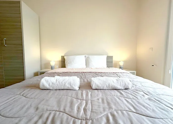 Διαμέρισμα Old Views - Luxury 2bdr & Free Parking Σόφια