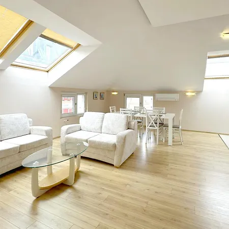 Apartment Top-floor Luxury Old Views & Free Parking *