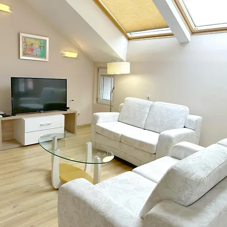 Top-floor Luxury Old Views & Free Parking * Sofia