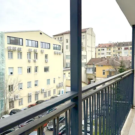 Top-floor Luxury Old Views & Free Parking