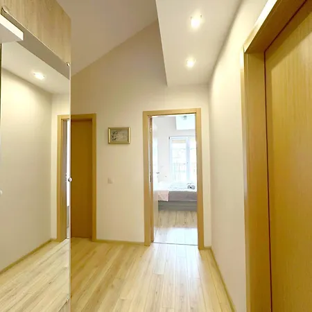 Top-floor Luxury Old Views & Free Parking *