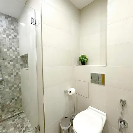 Top-floor Luxury Old Views & Free Parking Apartment *