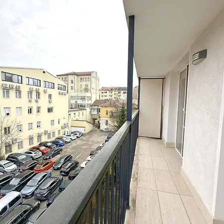 Top-floor Luxury Old Views & Free Parking Apartment