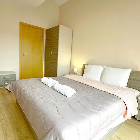 Top-floor Luxury Old Views & Free Parking *