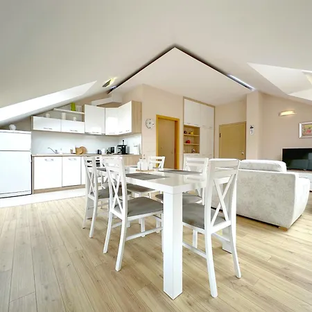 Apartment Top-floor Luxury Old Views & Free Parking