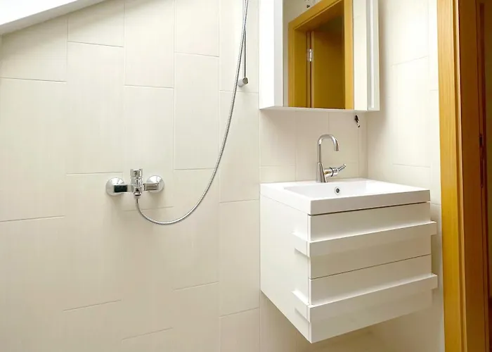 Old Views - Luxury 2bdr & Free Parking