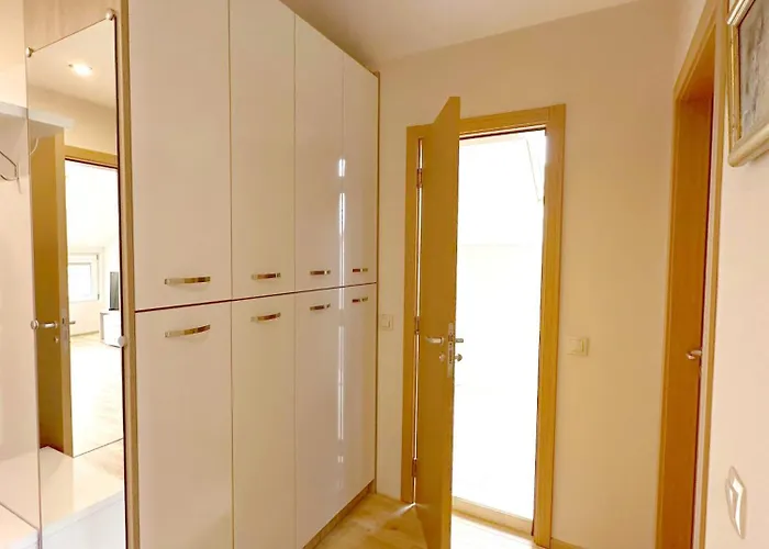 דירה Old Views - Luxury 2bdr & Free Parking סופיה