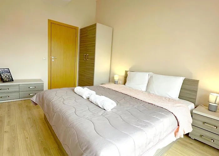 Old Views - Luxury 2bdr & Free Parking *