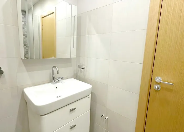 Old Views - Luxury 2bdr & Free Parking